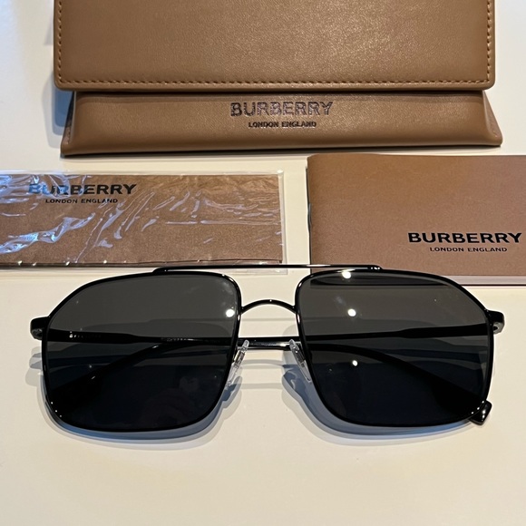 Burberry Blaine Sunglasses (Authentic BNIB) - Picture 3 of 8